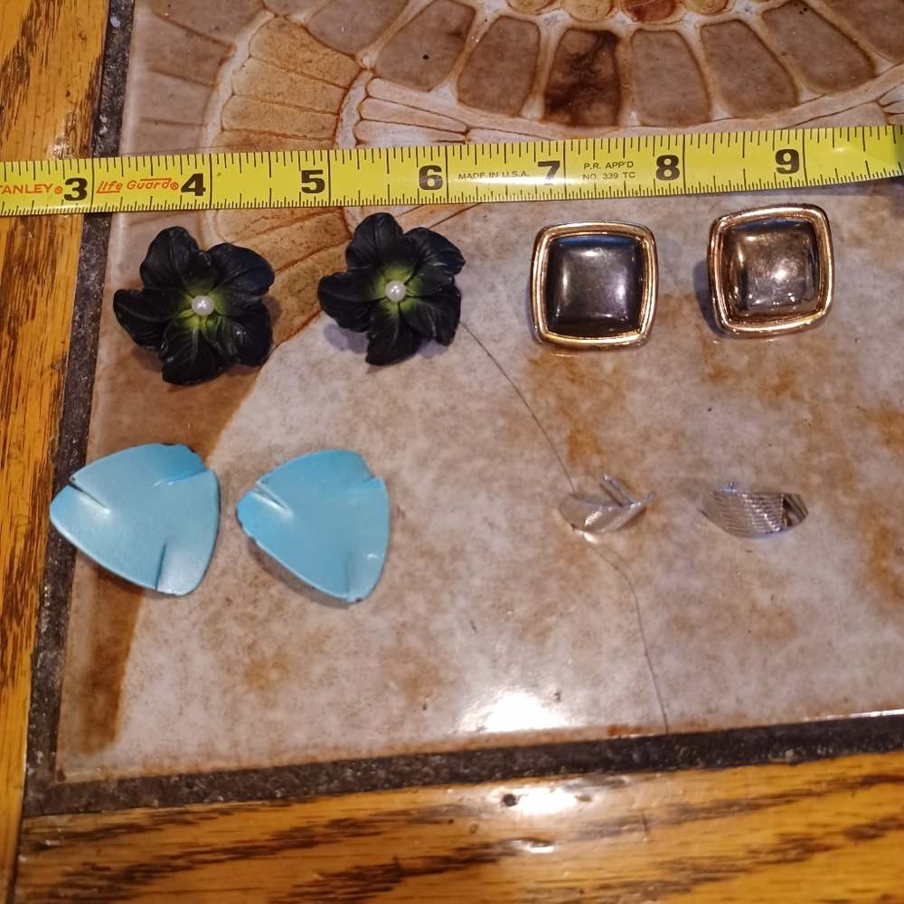 Assortment of vintage earrings